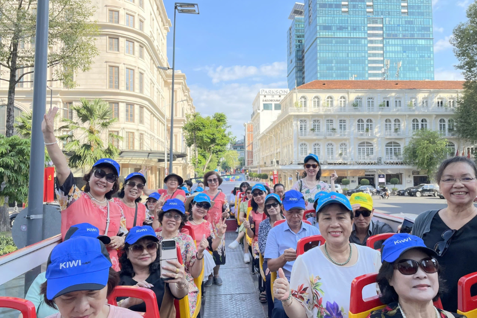 Khám Phá Sài Gòn: Tour Xe Bus 2 Tầng Cùng Kiwi Travel