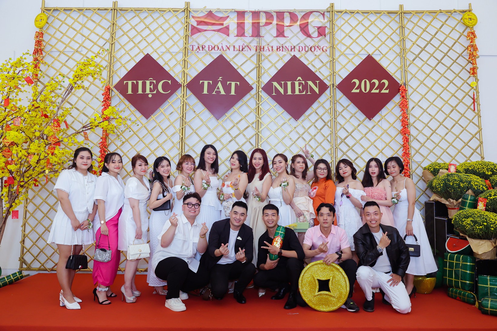 Year-End Party Bùng Nổ