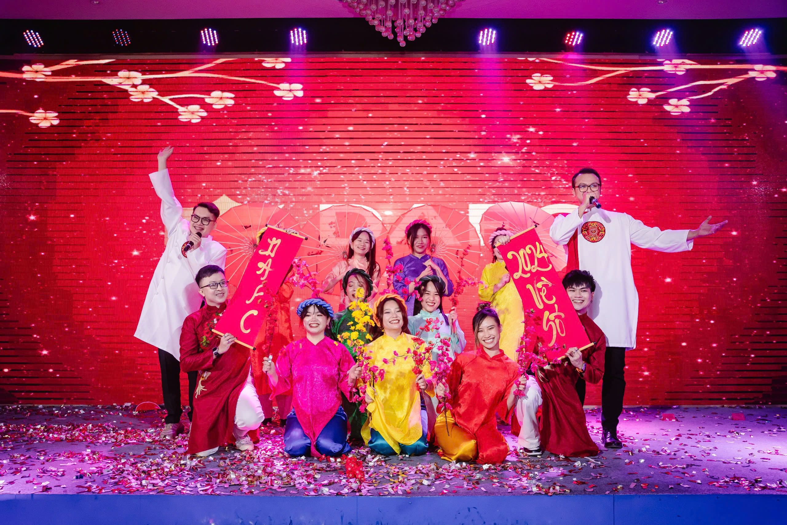 Year End Party là gì? Ý nghĩa của Year End Party và cách tổ chức tiệc tất niên 2024 ấn tượng