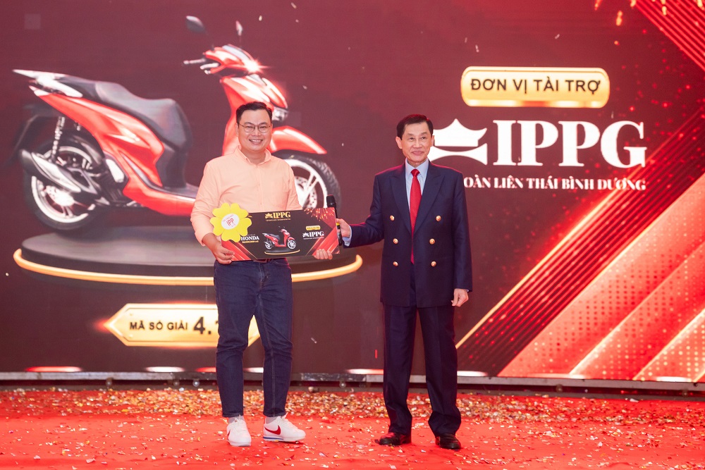 Year-End Party Bùng Nổ