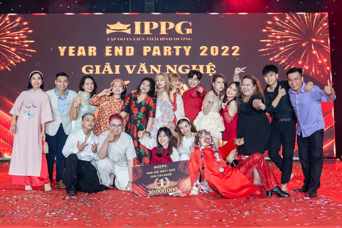 Year-End Party Bùng Nổ