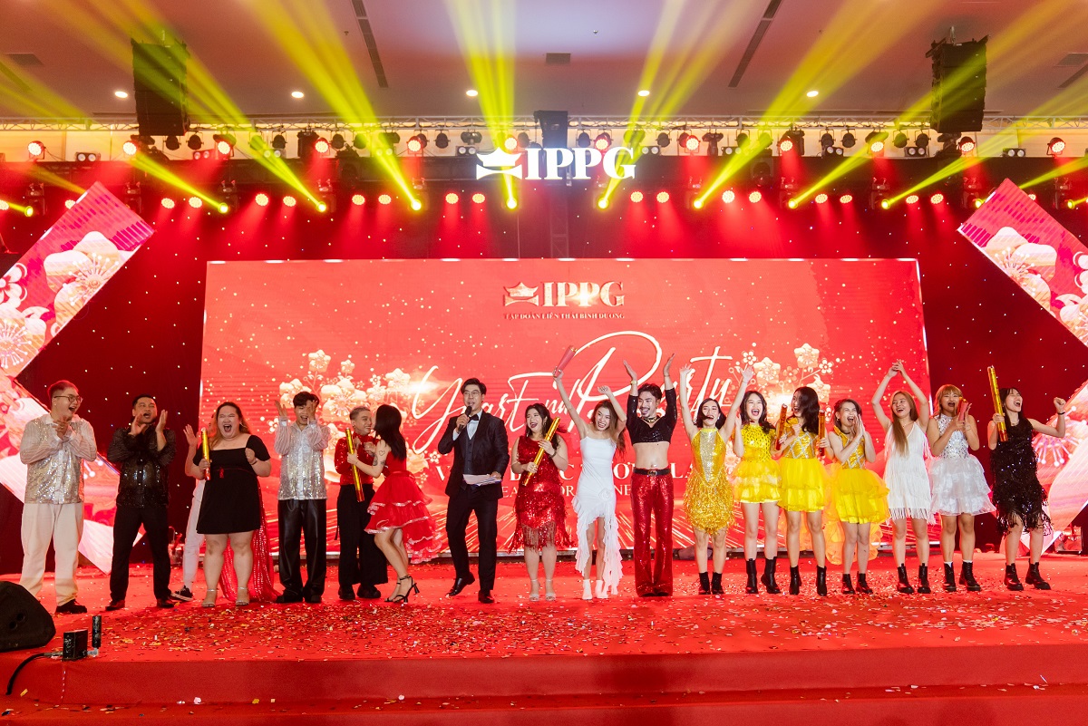 Year-End Party Bùng Nổ